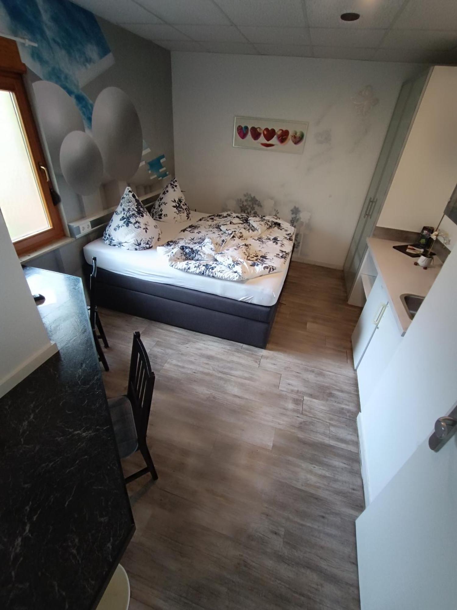 Boardinghouse Sinsheim Zentral Am Burgplatz Hostel Buitenkant foto