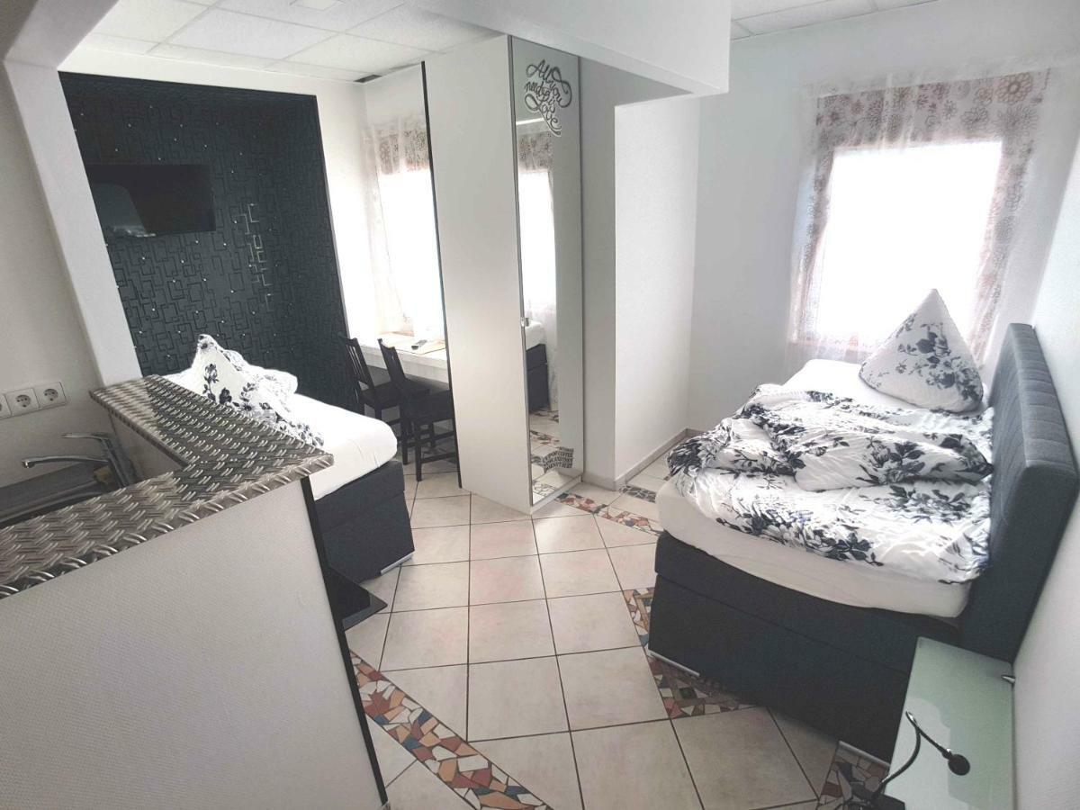 Boardinghouse Sinsheim Zentral Am Burgplatz Hostel Buitenkant foto